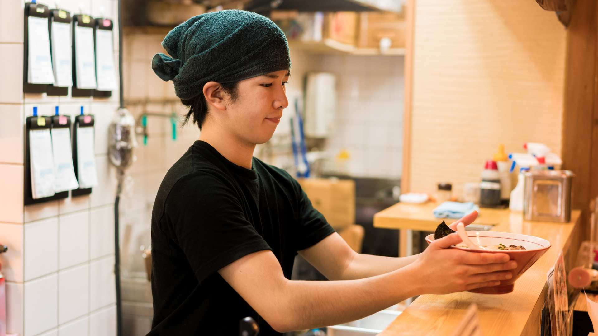 千葉県勤務【未経験OK・店舗スタッフ】ラーメン魁力屋の接客と調理補助★キャリアパス豊富★東証スタンダード上場