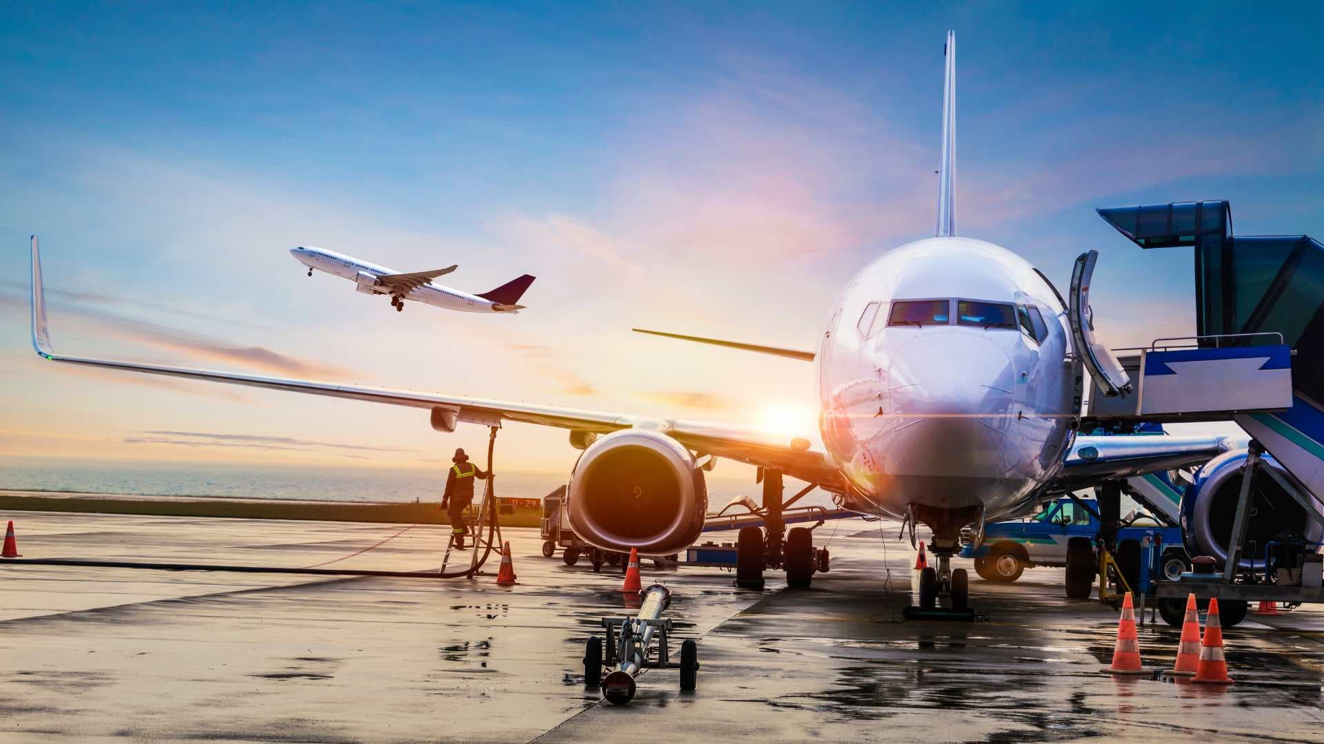 【未経験可】快適な空の旅を支える！ANA飛行機への荷物・貨物搬入を手掛ける【グランドハンドリング】